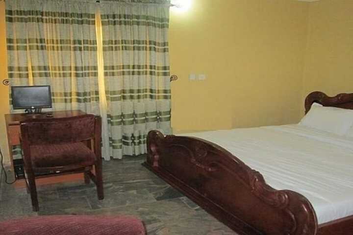 Room 5 of 13