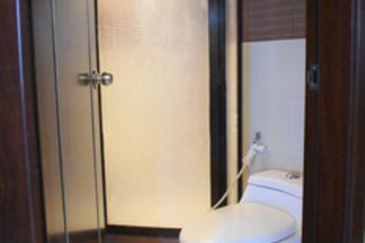 Room 3 of 96