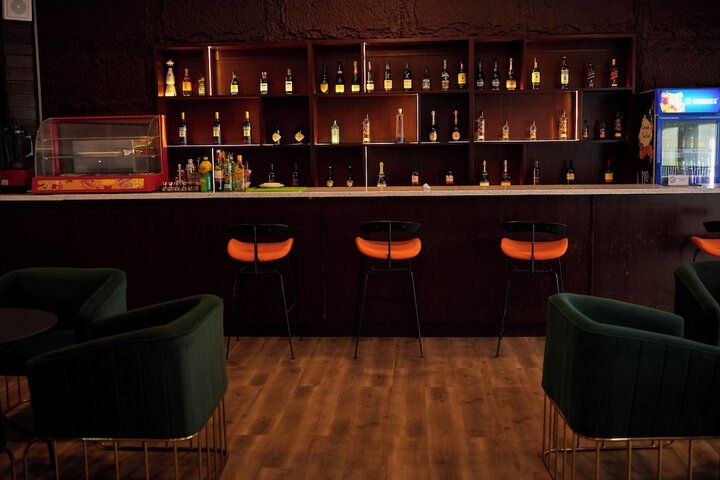 Lounge 46 of 82