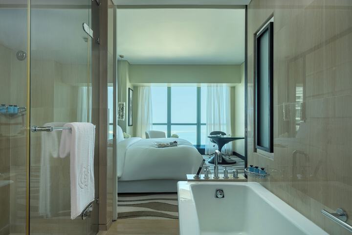 Room 4 of 173