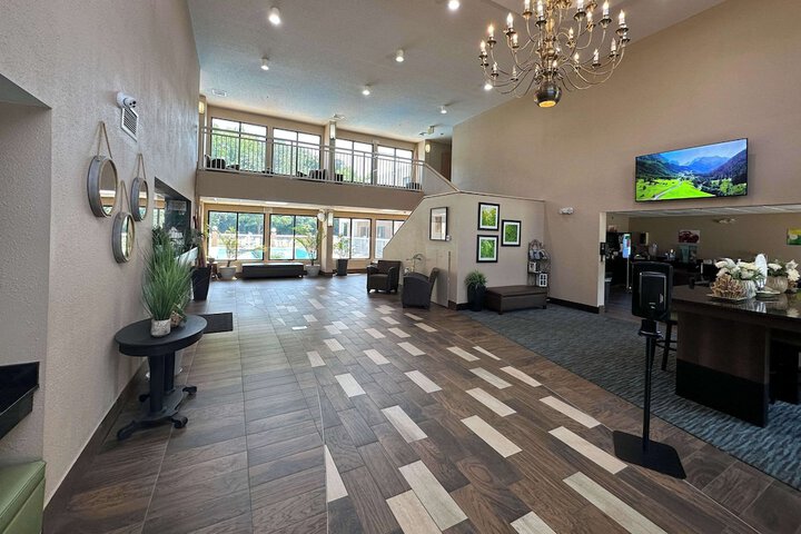Entrance & Lobby