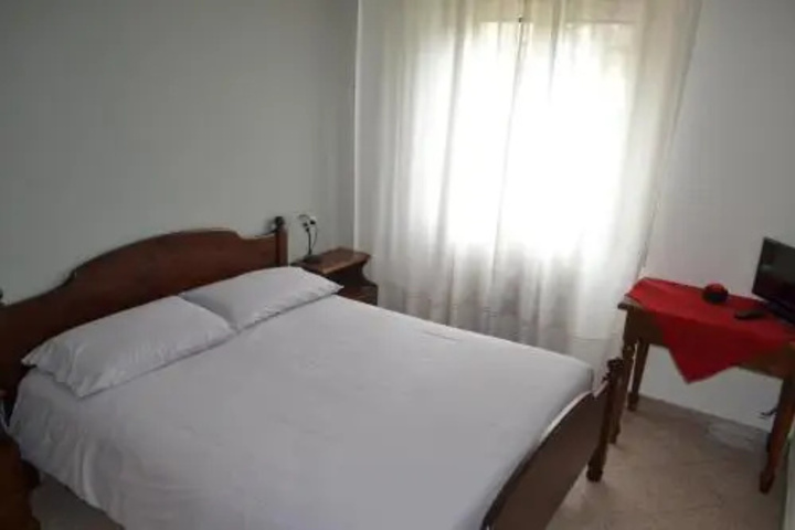 Room 4 of 7