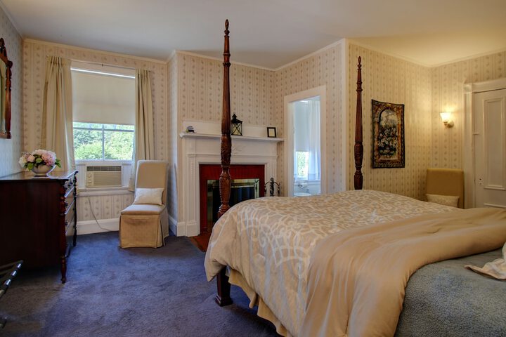 Room 38 of 408