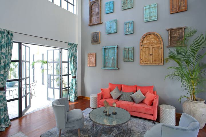 Lounge 108 of 160