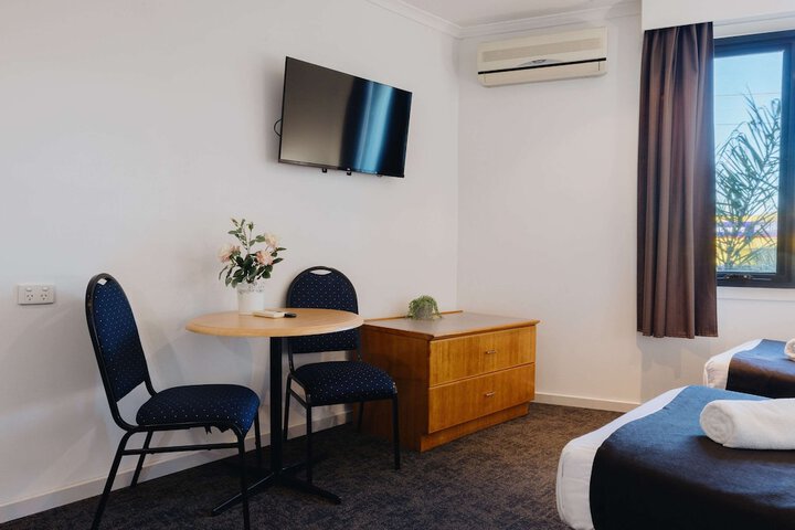 Room 28 of 84