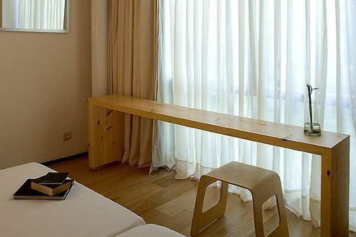 Room 12 of 21