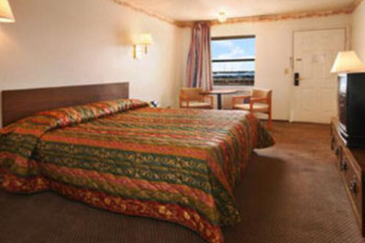 Room 7 of 27