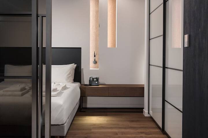 Room 5 of 52