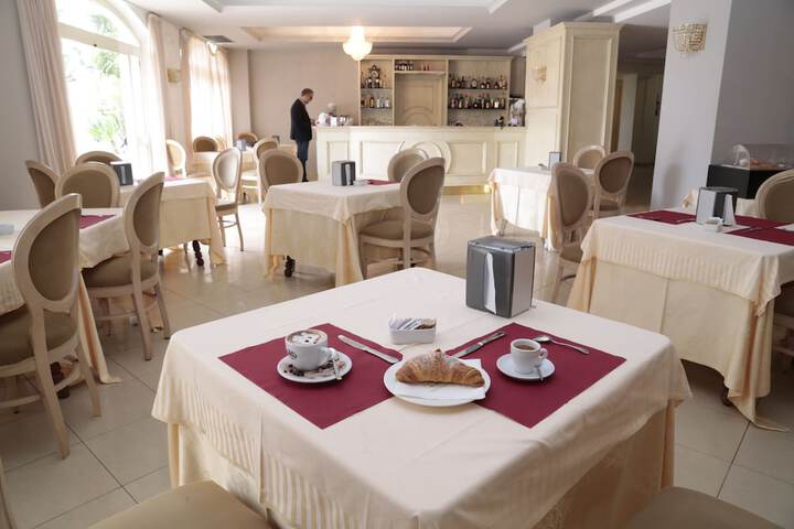 Breakfast/Coffee Service 20 of 32