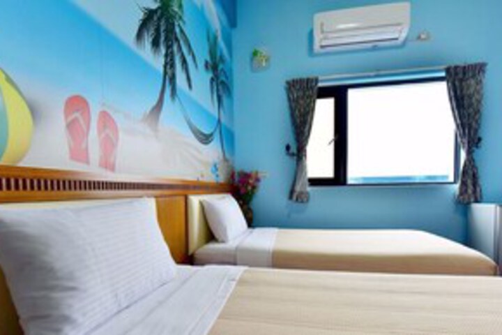 Room 9 of 28