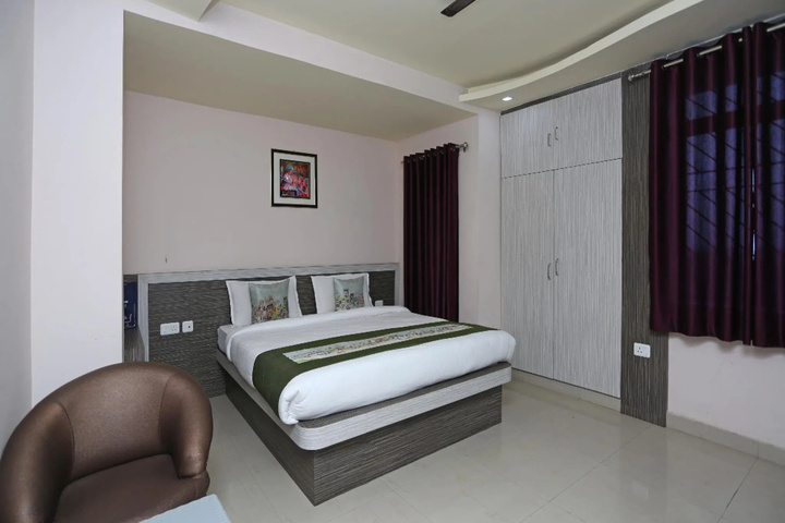 Room 2 of 5