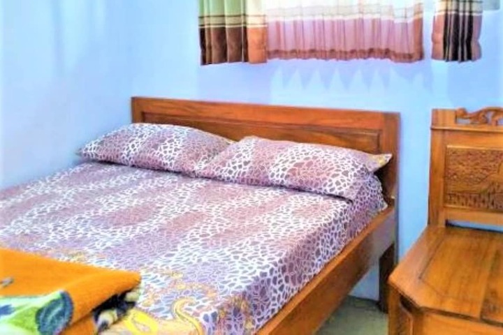 Room 7 of 12