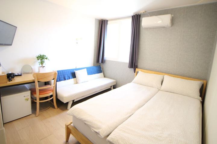 Room 28 of 178