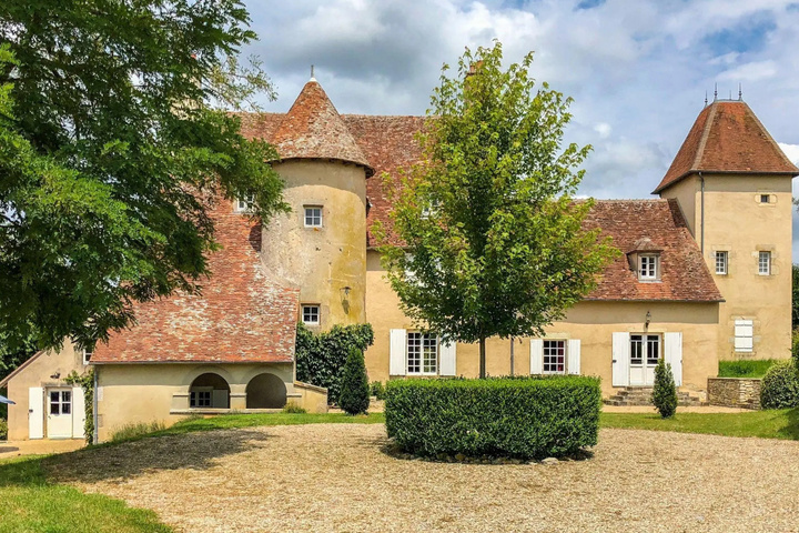 Charming and Private Castle on Four Hectares With River, sun Terrace and Views