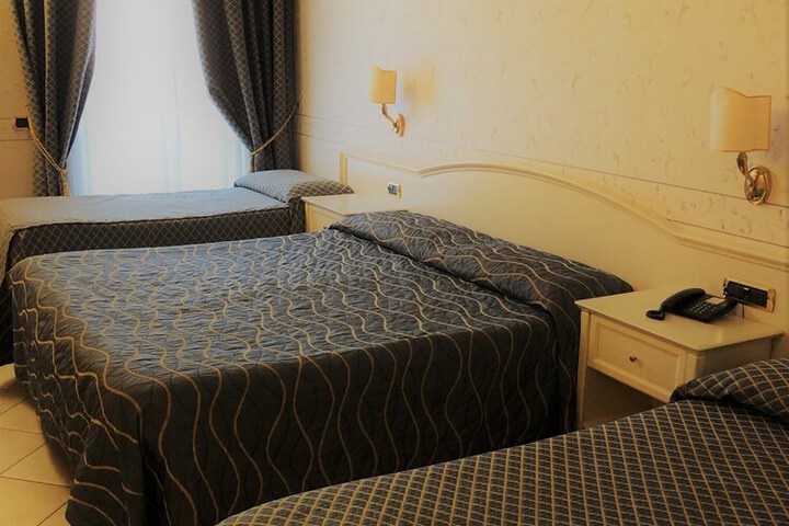 Room 8 of 18