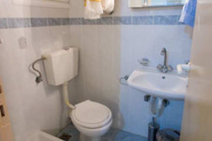 Room 6 of 31