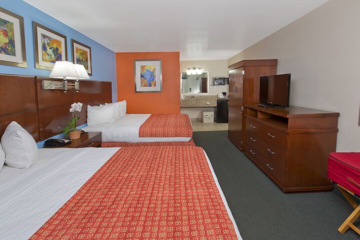 2 Queen Beds (22 of 33)