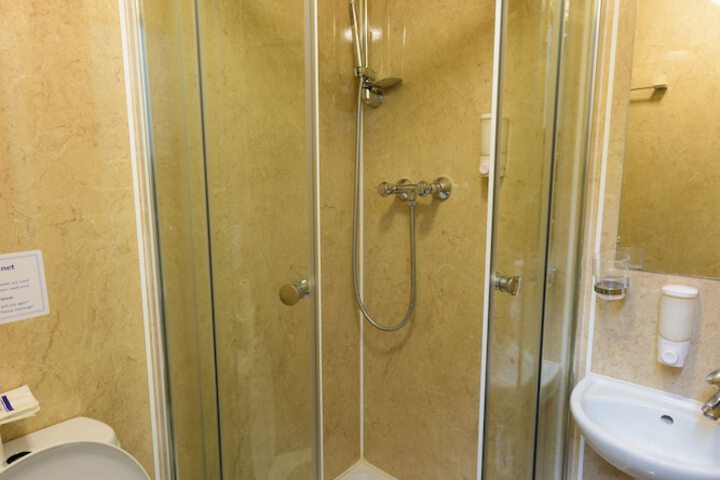 Room 40 of 65