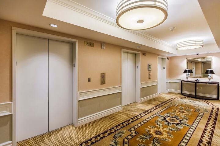 Ballroom/Hall 41 of 65