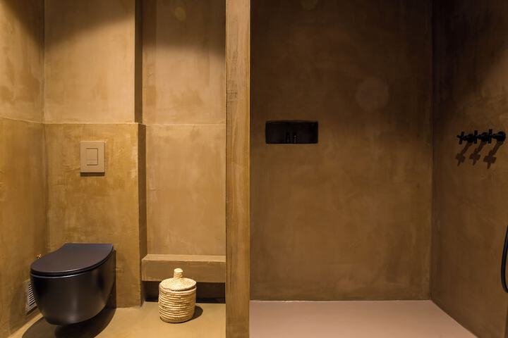 Room 73 of 142