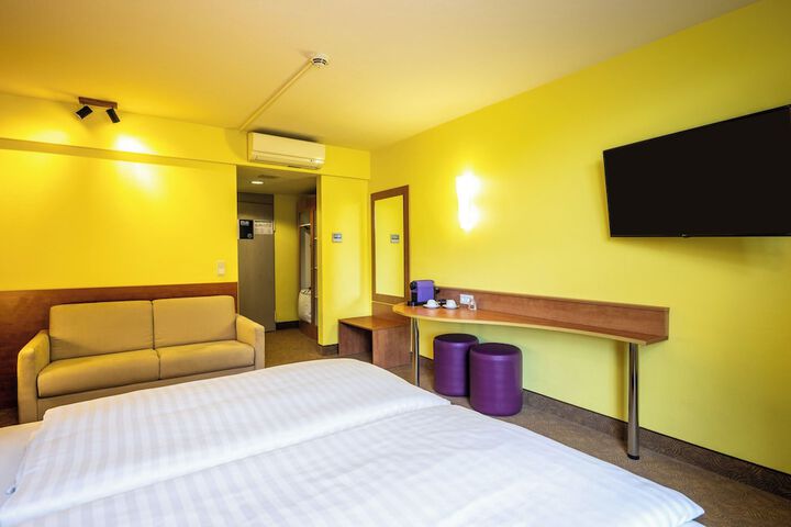 Room 53 of 118
