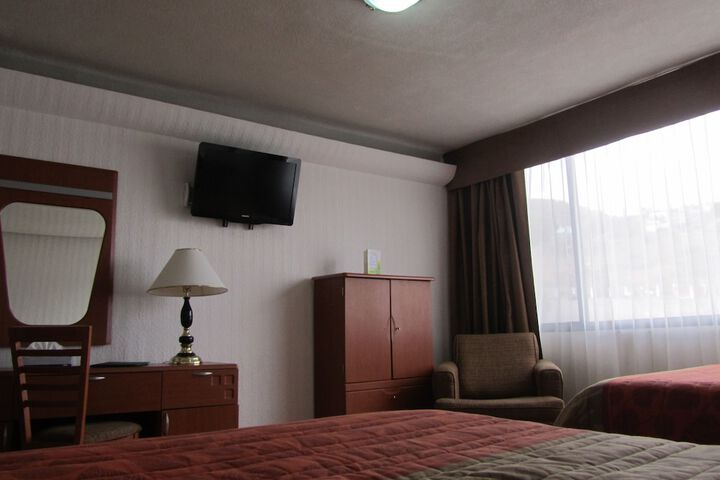Room 4 of 68