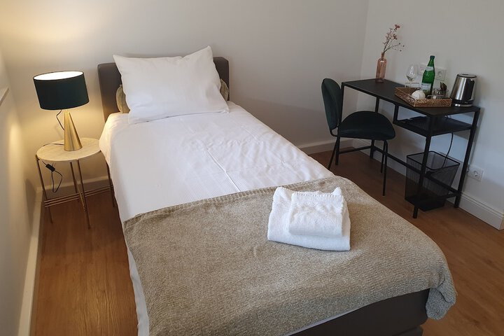 Room 2 of 37