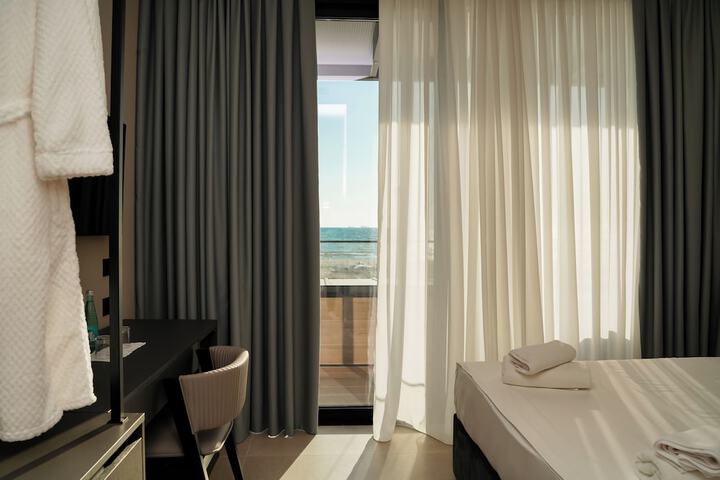 Room 52 of 177