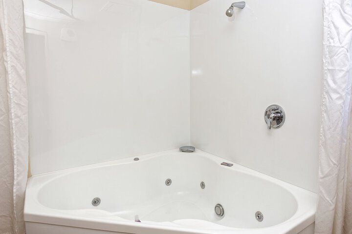 Hot Tub 31 of 37