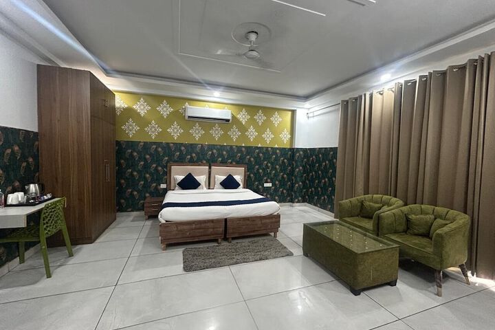 Room 2 of 28