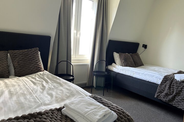 Room 10 of 25
