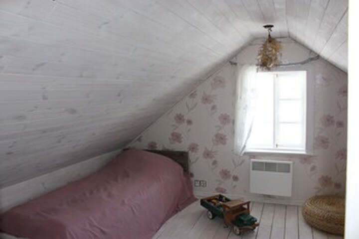 Room 12 of 18