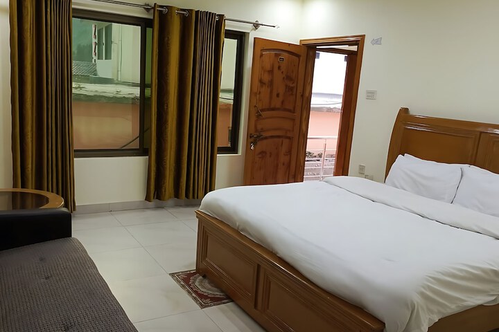 Room 4 of 11