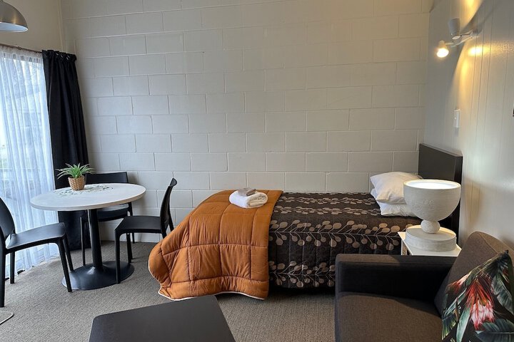 Room 10 of 17