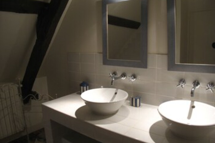 Room 2 of 17