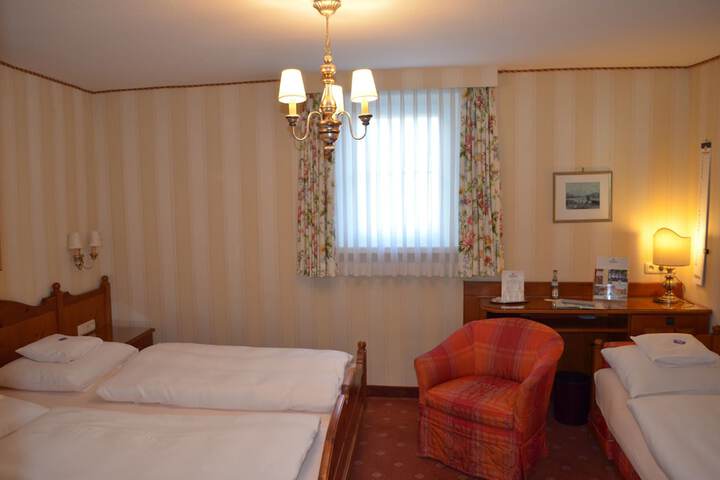 Room 8 of 47