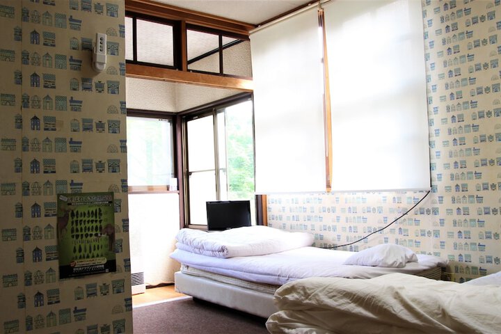 Room 6 of 44