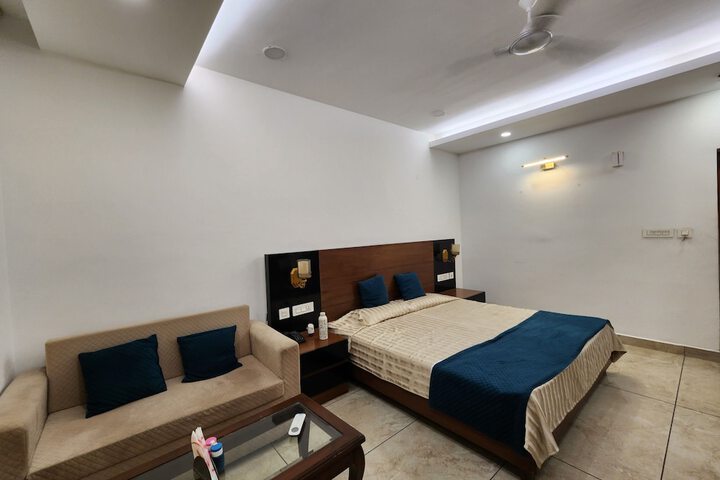 Room 5 of 14