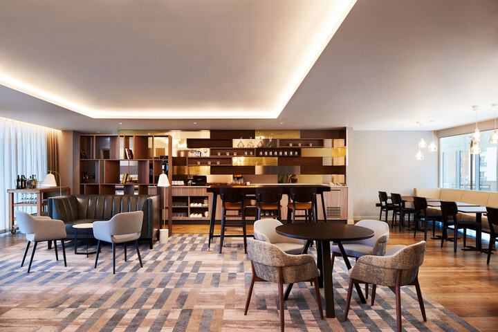 Lounge 62 of 95