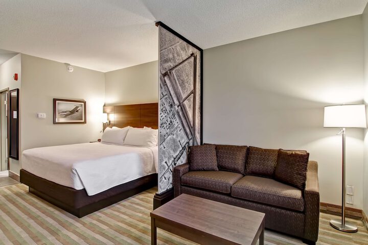 1 King Bed (7 of 22)