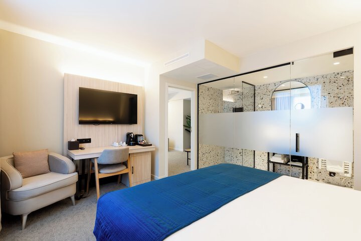 Room 35 of 152
