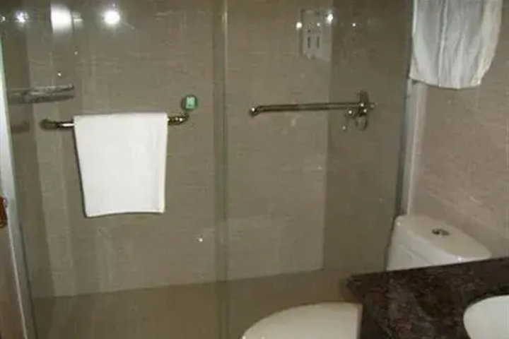 Room 8 of 15