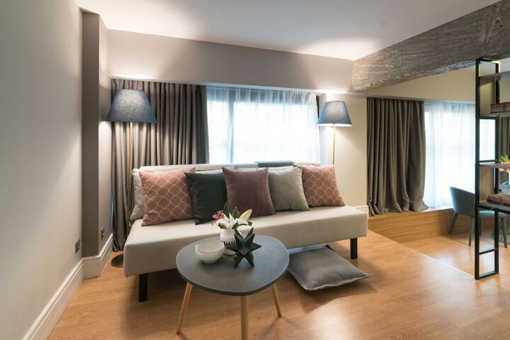Room 34 of 102