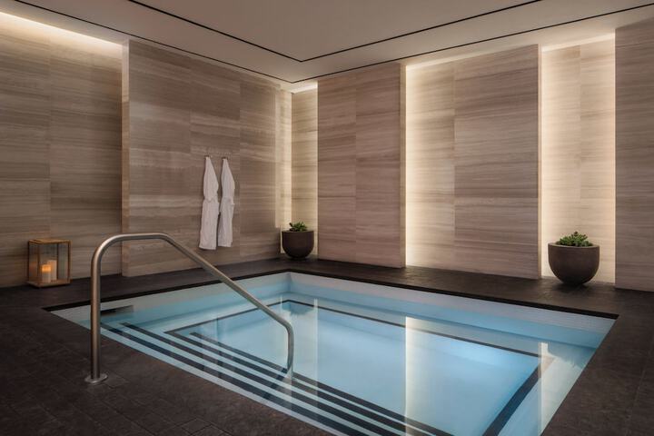 Indoor spa tub