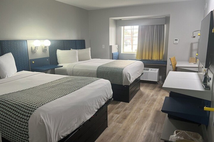 Room 4 of 6