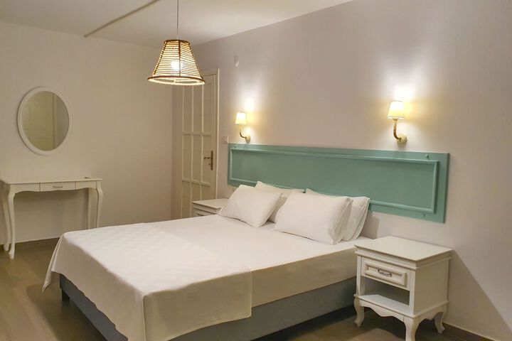 Room 32 of 65