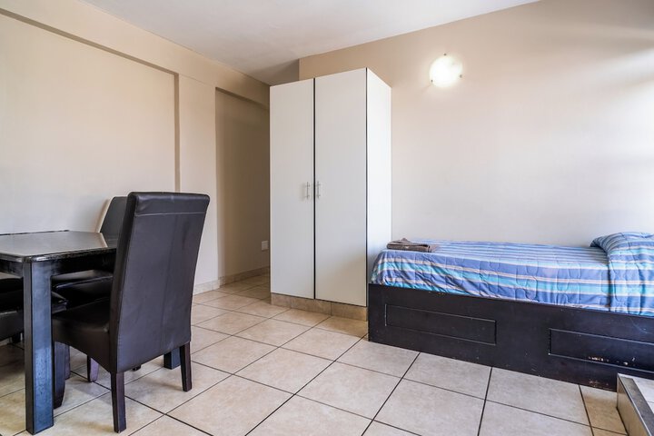 Room 104 of 223