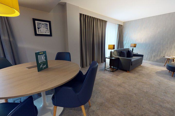 Room 15 of 165