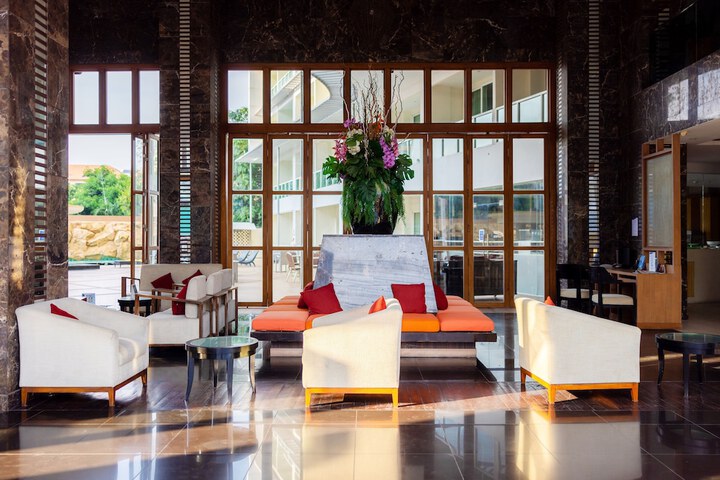 Entrance & Lobby