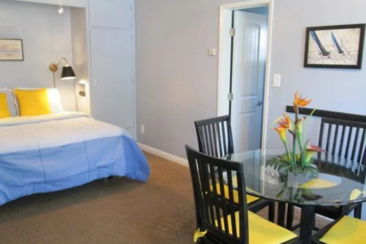 Room 2 of 3